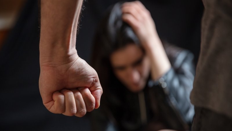 Homem suspeito de agredir companheira e ameaçar enteado é preso em Umbaúba