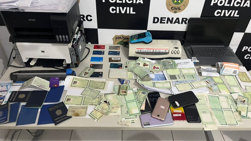 Investigado por estelionatário é preso com mais de 150 cartões bancários em Itabaiana