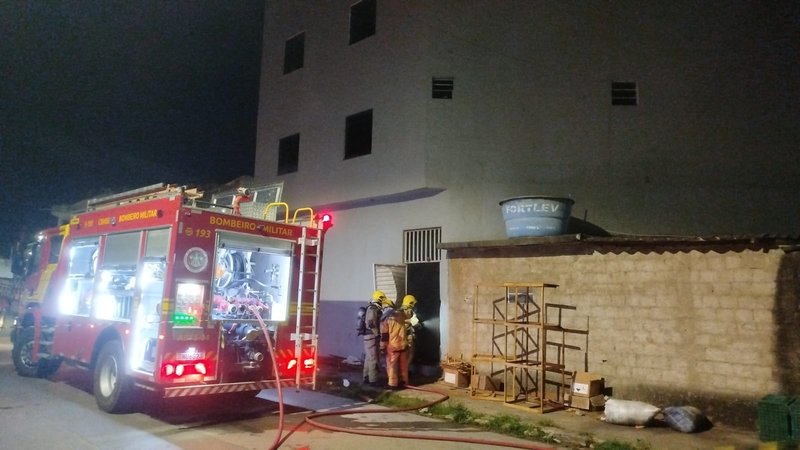 Princípio de incêndio atinge serralheria durante a madrugada em Itabaiana