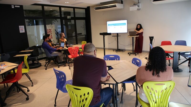 Emoções podem influir na forma como migrantes usam diferentes idiomas