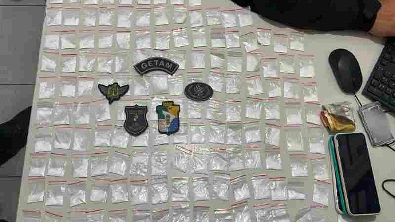 Mulher suspeita de tráfico é presa com 140 embalagens de cocaína em Lagarto
