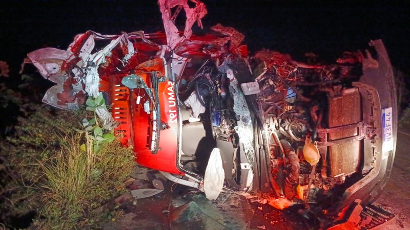 Acidente entre ambulância do Samu e caminhão deixa dois mortos em Poço Redondo