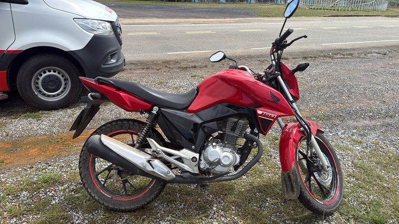 Passageira fica ferida após queda de motocicleta na SE-270, em Simão Dias