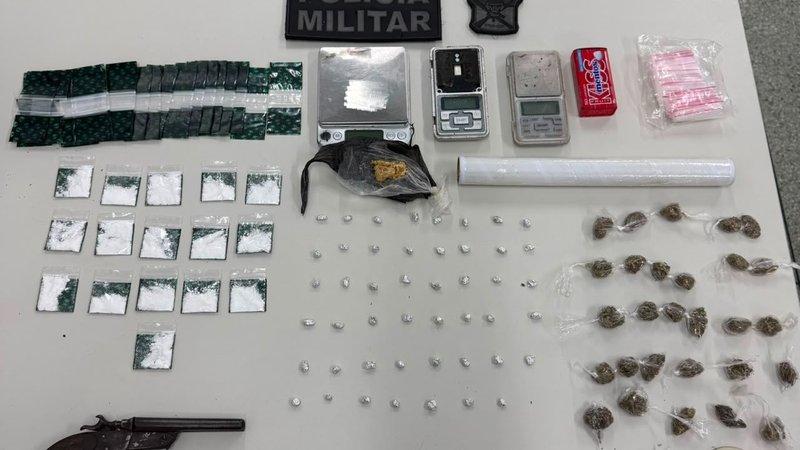 PM apreende arma e drogas em residência investigada por tráfico em Maruim