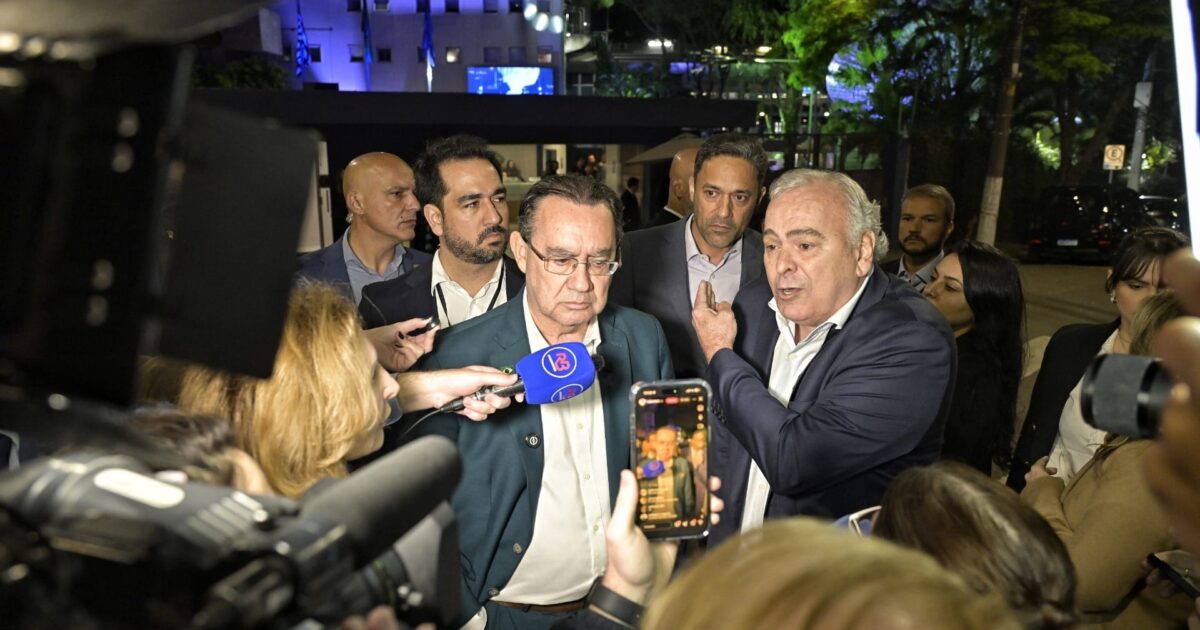 Pico de buscas por Augusto Cury na Índia levanta suspeita de bots na campanha