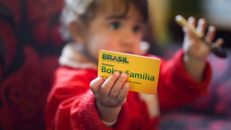 Análise: Lula mira eleitorado feminino com reajuste do Bolsa Família