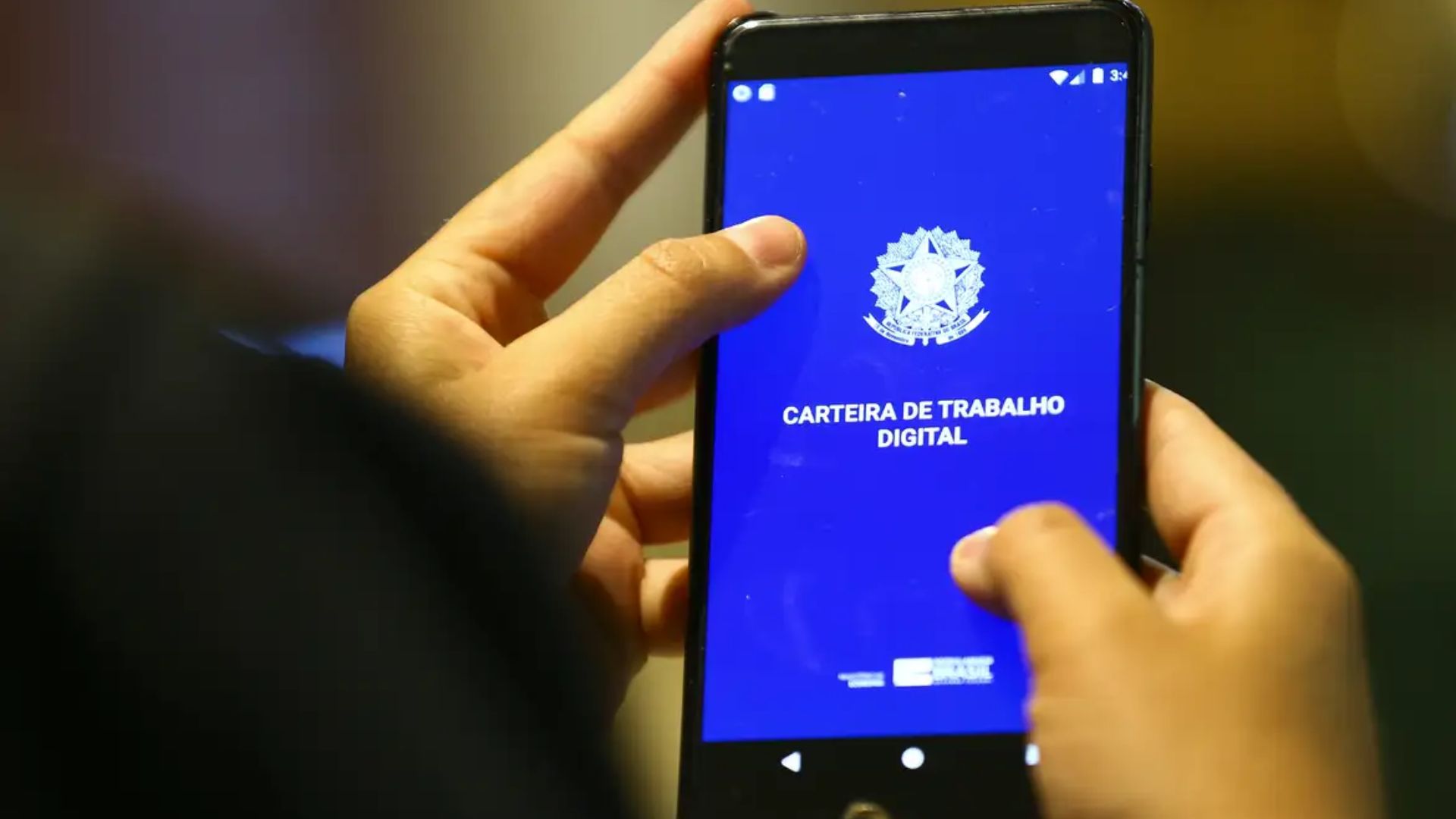 Brasil bate recorde de pessoas ocupadas e chega a 103 milhões de trabalhadores em 2025