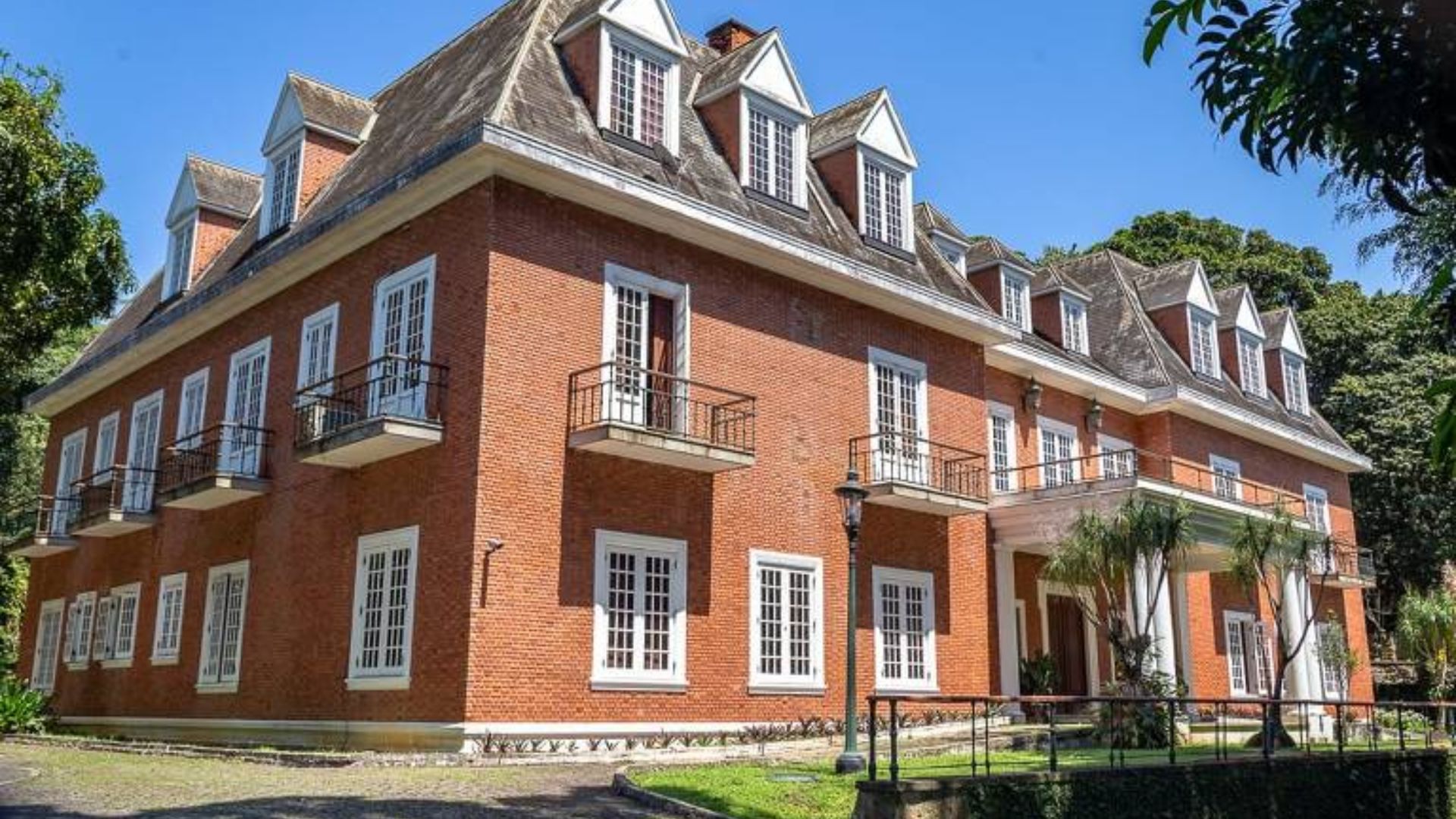 Casa mais cara do Brasil faz último leilão antes de ser demolida para dar lugar a condomínio de R$ 230 milhões