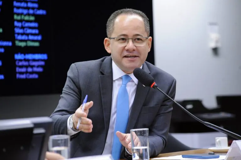 Cezinha dizia ter acesso a Nunes Marques e que faria pedidos, diz PF
