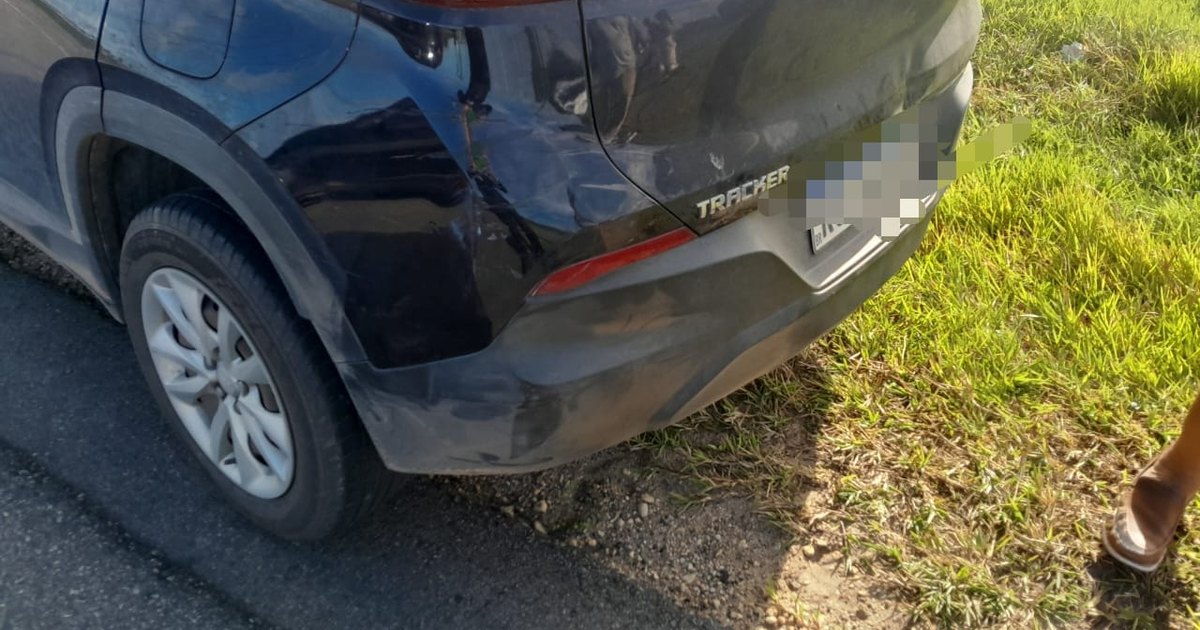 Colisão traseira entre carro e motocicleta é registrada na SE-100, em Pirambu
