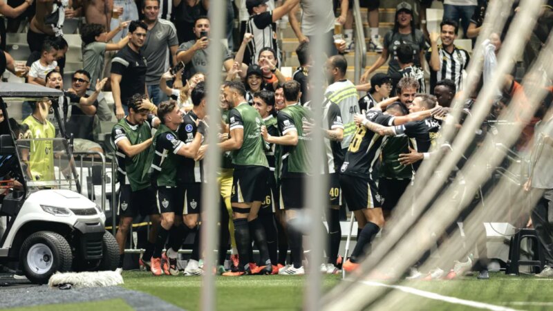 Delfim brilha, Atlético-MG supera Santos e vai à semifinal da Sul-Americana