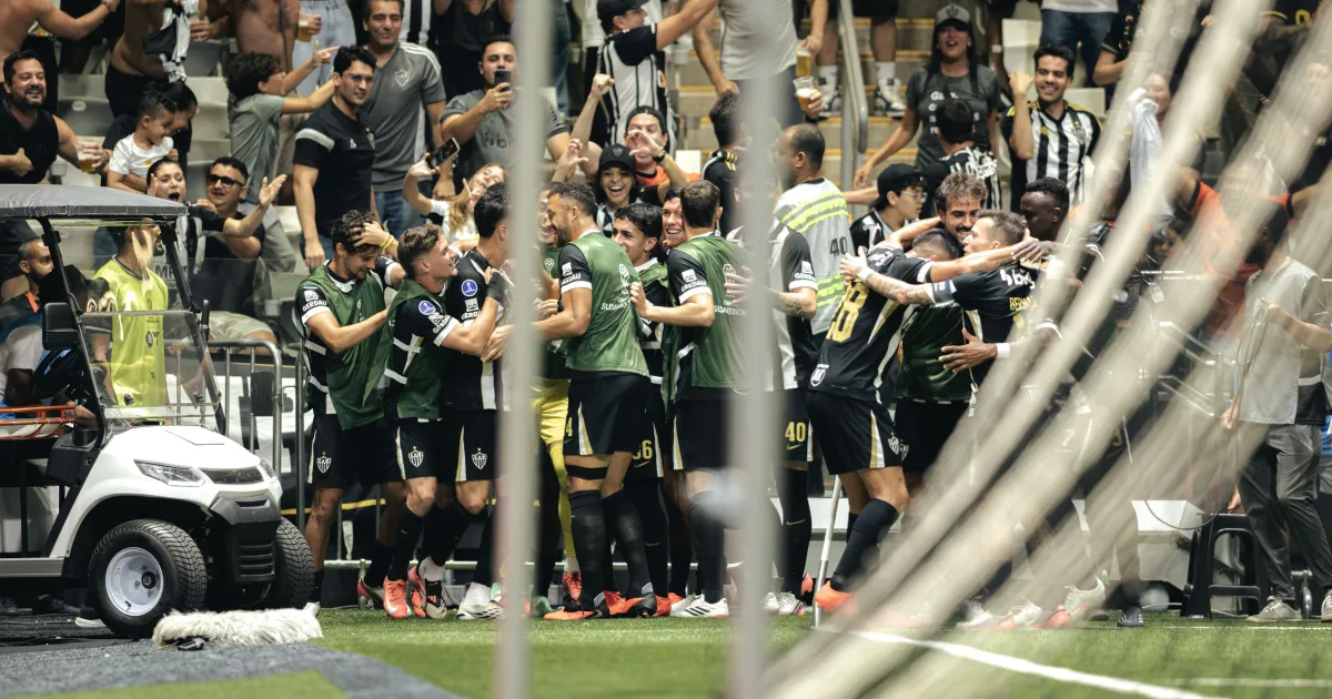 Delfim brilha, Atlético-MG supera Santos e vai à semifinal da Sul-Americana