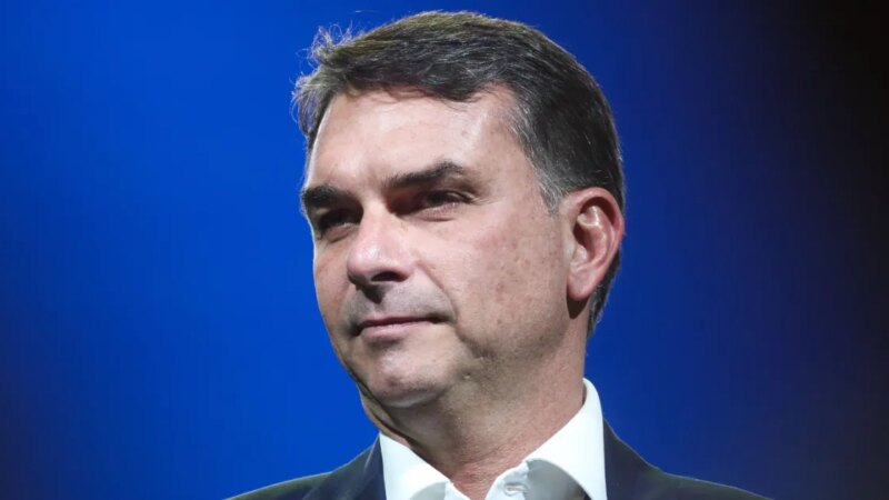 Flávio promete presença de Jair Bolsonaro em rodeio paulista no próximo ano