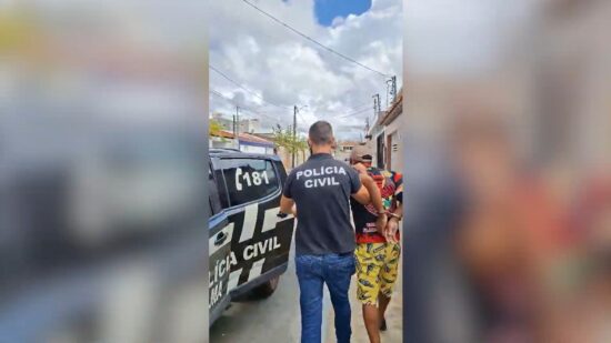 Depama prende em flagrante homem suspeito de praticar zoofilia contra cachorro em Aracaju