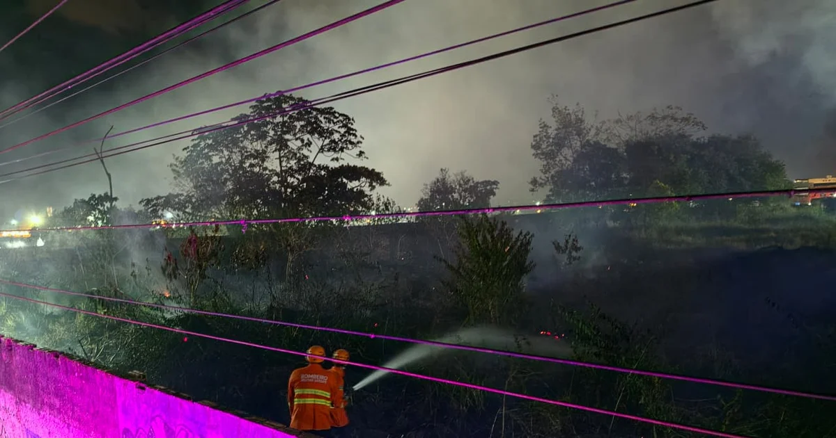 Incêndio atinge área de vegetação nos fundos do Hospital Amparo de Maria, em Estância