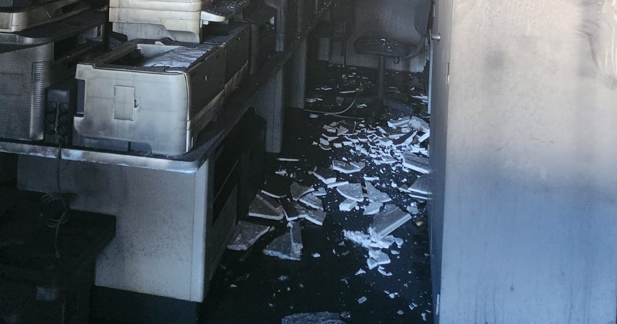 Incêndio atinge prédio anexo ao Ciosp na Avenida São Paulo, em Aracaju