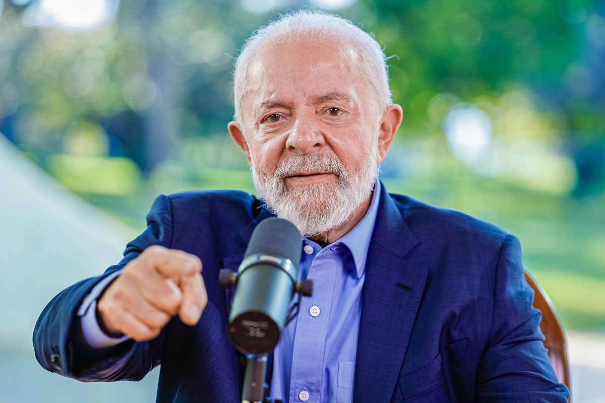 Lula diz que quer se reeleger em 2026 para manter Bolsonaro preso