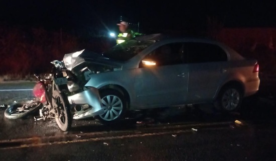 Motociclista de 51 anos morre após bater de frente com carro em Feira Nova