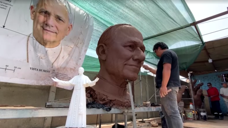 Peru se prepara para receber o Papa Leão XIV com estátua gigante