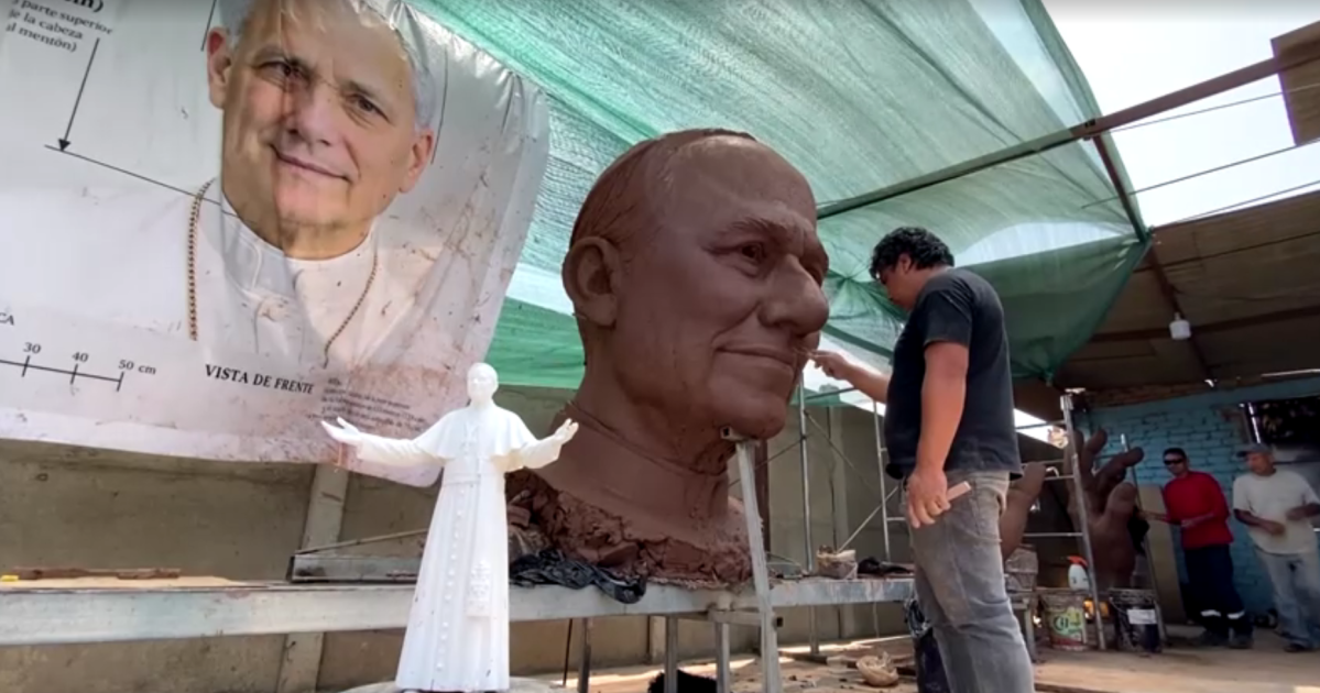 Peru se prepara para receber o Papa Leão XIV com estátua gigante