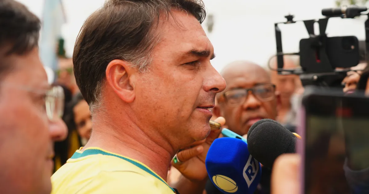 Analistas veem migração pró-Flávio nas últimas pesquisas antes do 1º turno