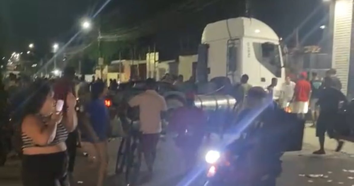 Carreta atropela mais de 30 pessoas após motorista ser baleado no Parque dos Faróis