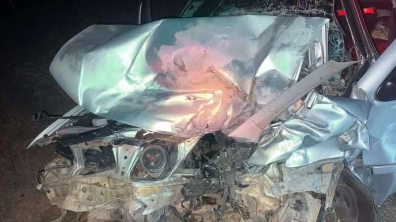 Colisão frontal entre dois carros deixa feridos em Poço Redondo