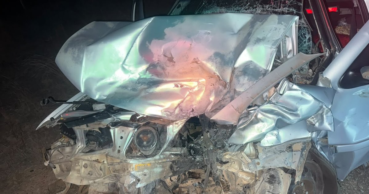 Colisão frontal entre dois carros deixa feridos em Poço Redondo