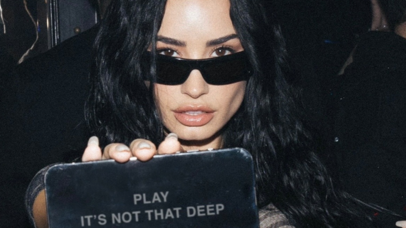 Demi Lovato celebra 1 ano de “It’s Not That Deep”: “Que presente lindo”