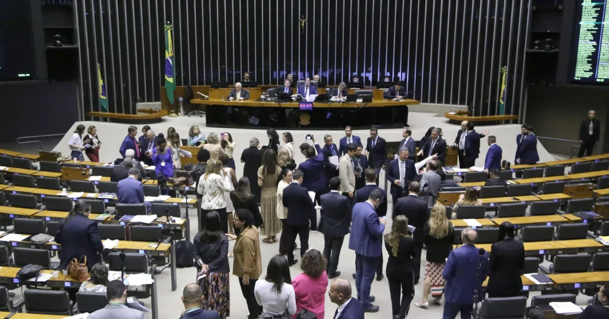 Direita decide votar a favor do fim da escala 6×1
