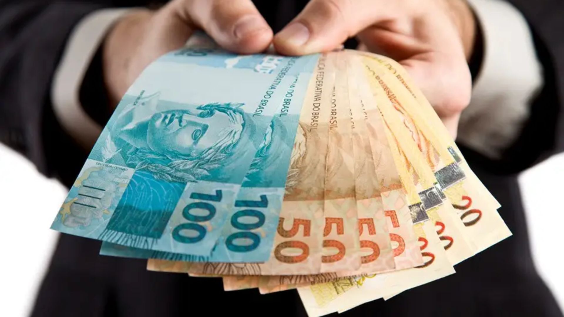 Ex-prefeito e dois ex-juízes são condenados por corrupção em esquema de R$ 150 mil