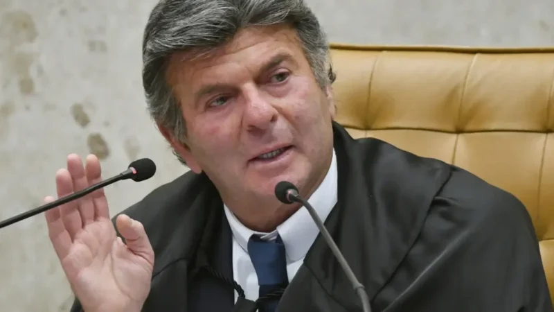 Ministro Fux suspende decisão que liberava posts contra Flávio Bolsonaro