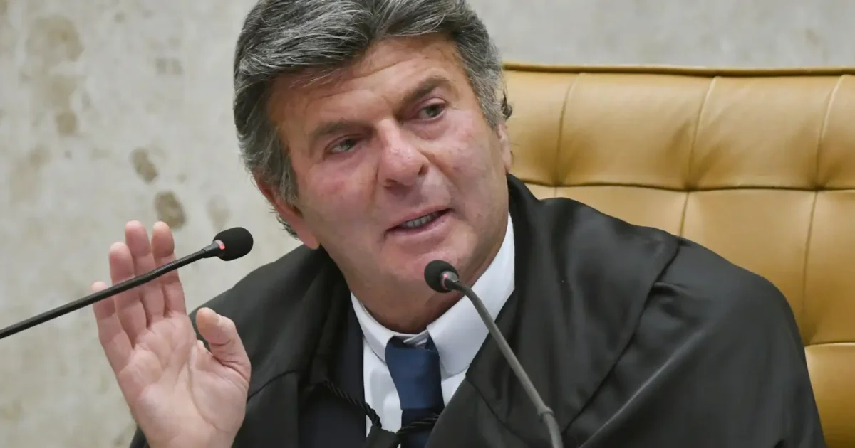 Ministro Fux suspende decisão que liberava posts contra Flávio Bolsonaro