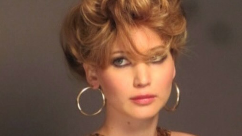 Jennifer Lawrence diverte fãs ao abrir álbum com “teste de penteados”; veja