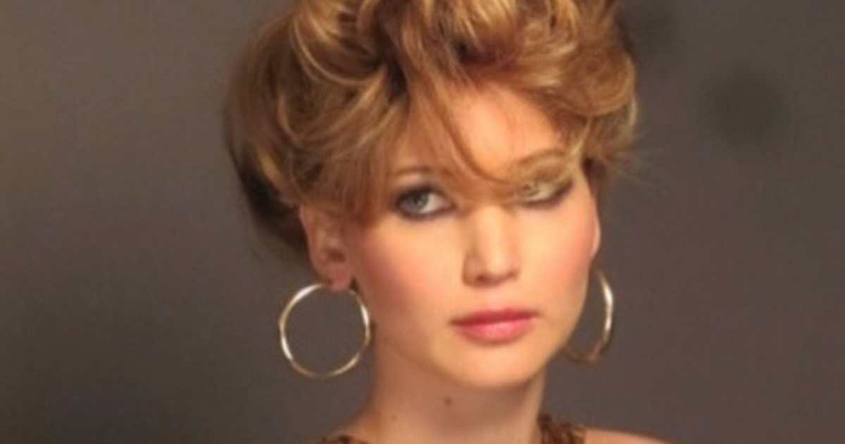 Jennifer Lawrence diverte fãs ao abrir álbum com “teste de penteados”; veja