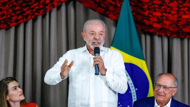 Lula reclama de “decisões tendenciosas” após suspensão do canal de Janones