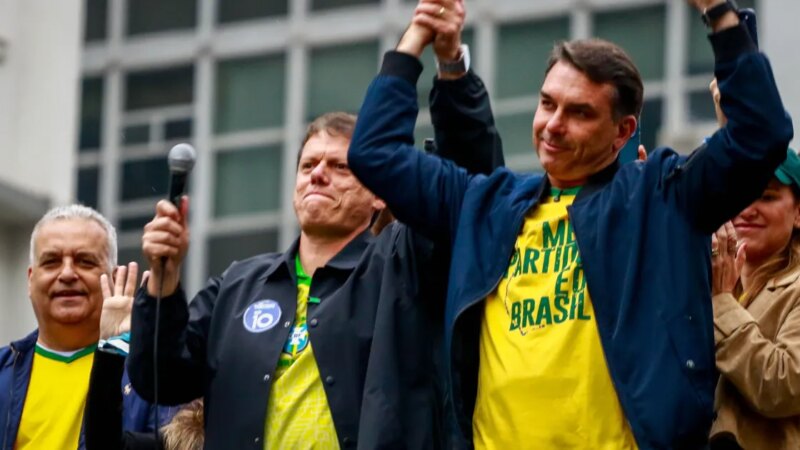 Metade dos governadores eleitos apoiaram Flávio no primeiro turno