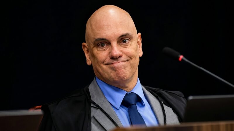 Moraes autoriza visitas de Flávio a Jair Bolsonaro
