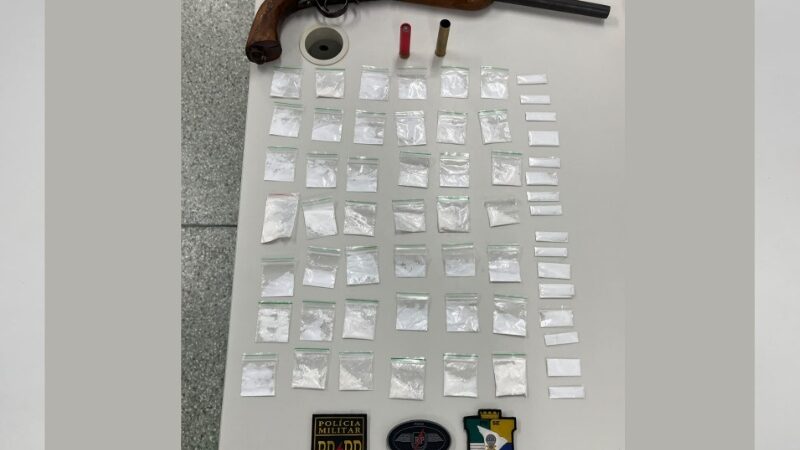 PM apreende arma artesanal e 58 papelotes de cocaína em São Cristóvão