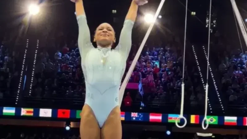 Rebeca Andrade conquista o ouro e se torna tricampeã mundial do salto