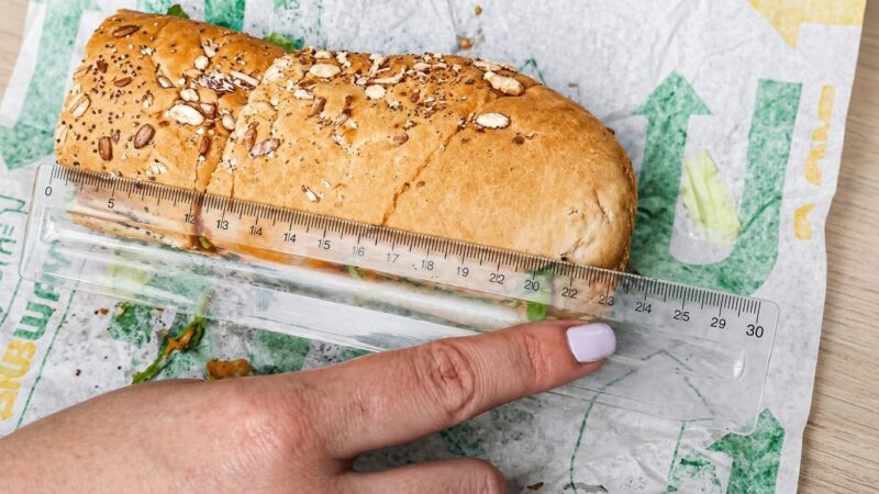 Subway foi processado após clientes alegarem que o sanduíche footlong tinha menos de 30 centímetros